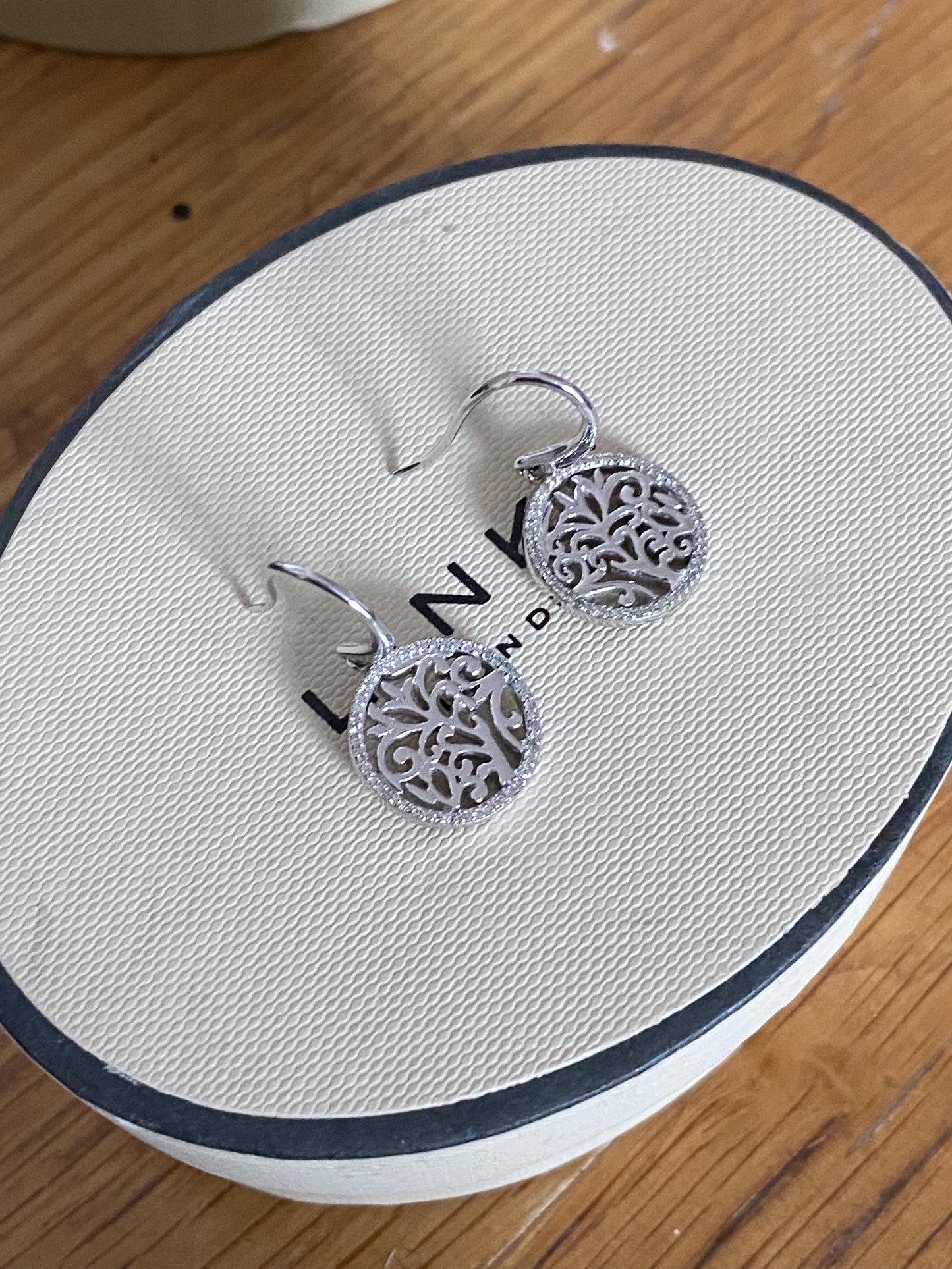 Beautiful LINKS OF LONDON Timeless Sterling Silver filigree diamanté circle drop Earrings with box