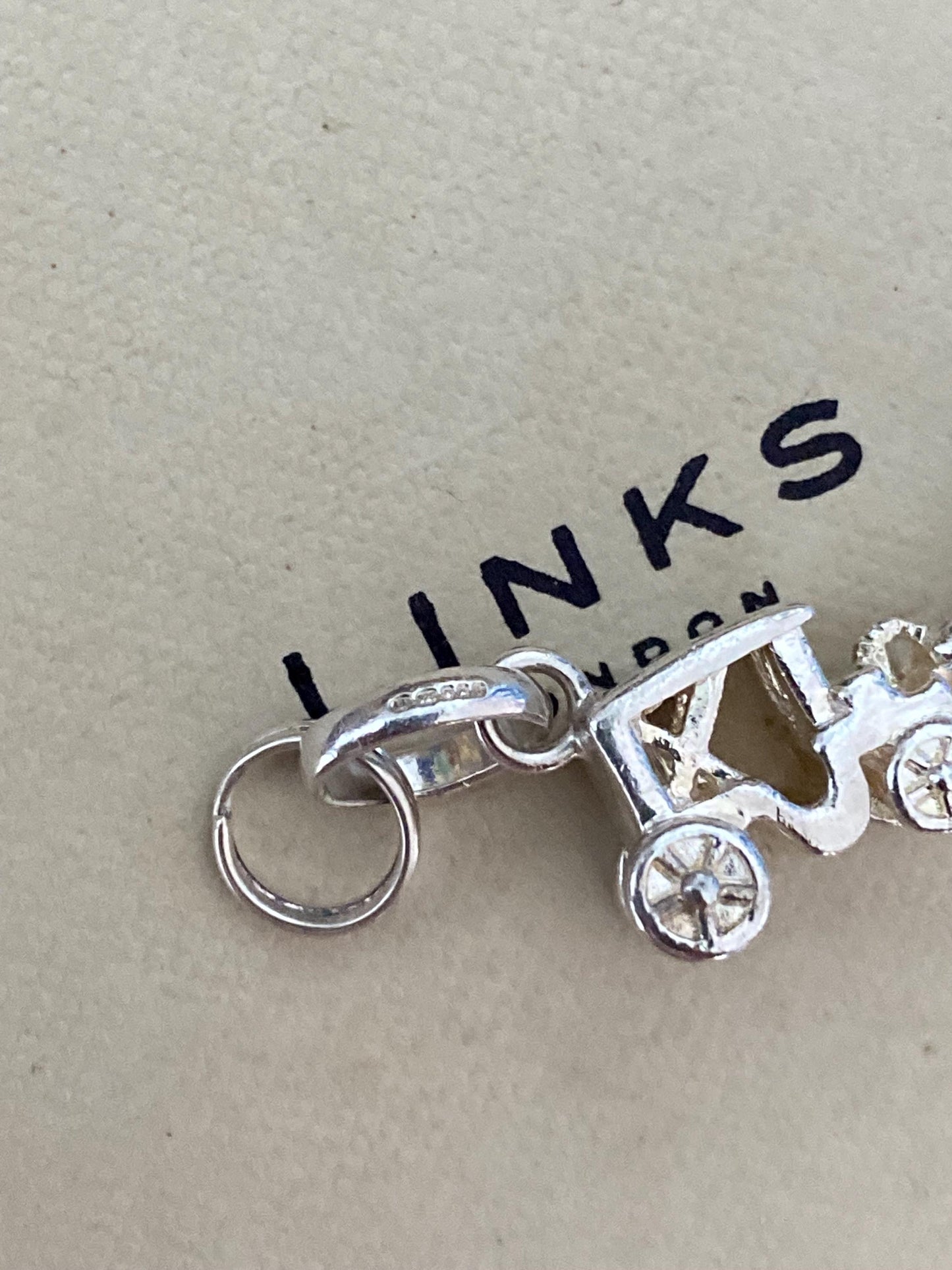 Beautiful Links of London Horse and carriage Charm, Sterling Silver, genuine, very rare