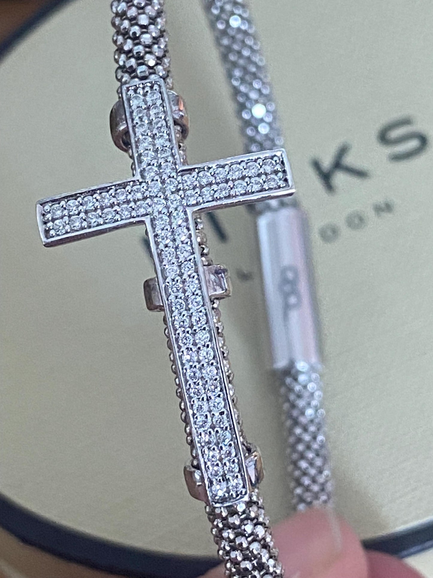 Very rare Links of London vintage rare effervescence cross charm sapphire bracelet with magnetic closure