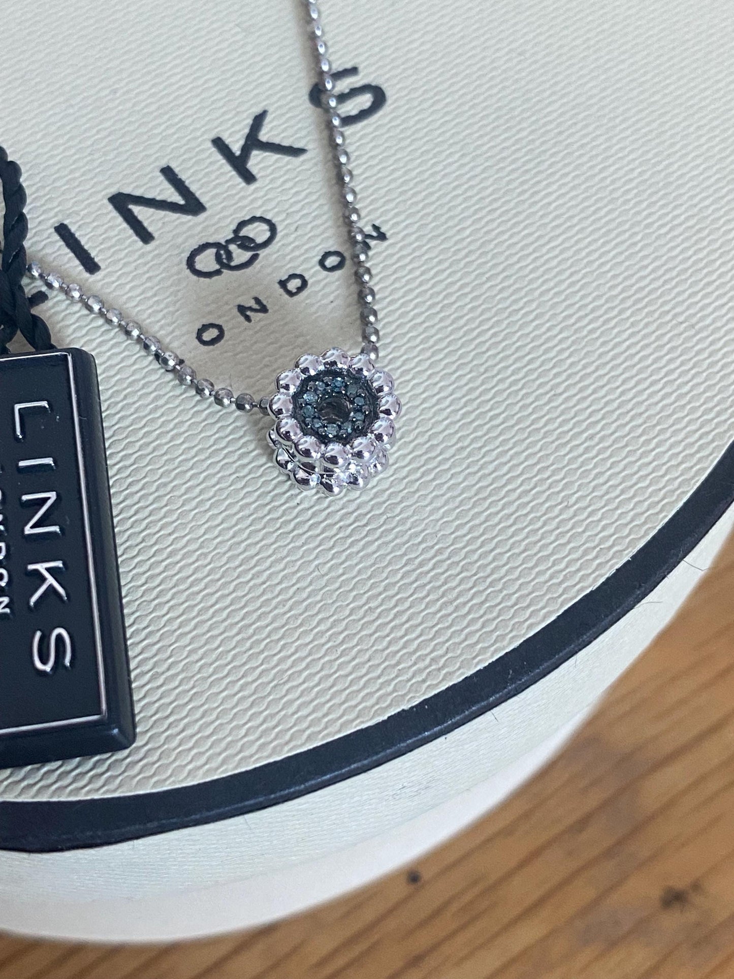 Stunning brand new LINKS OF LONDON Effervescence Petite Blue Diamond Necklace, with box