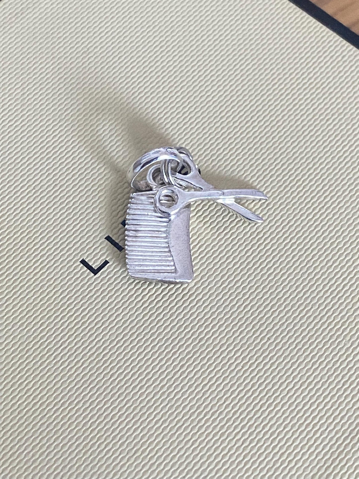 Lovely genuine rare Links of London sterling silver scissors and comb hallmarked charm