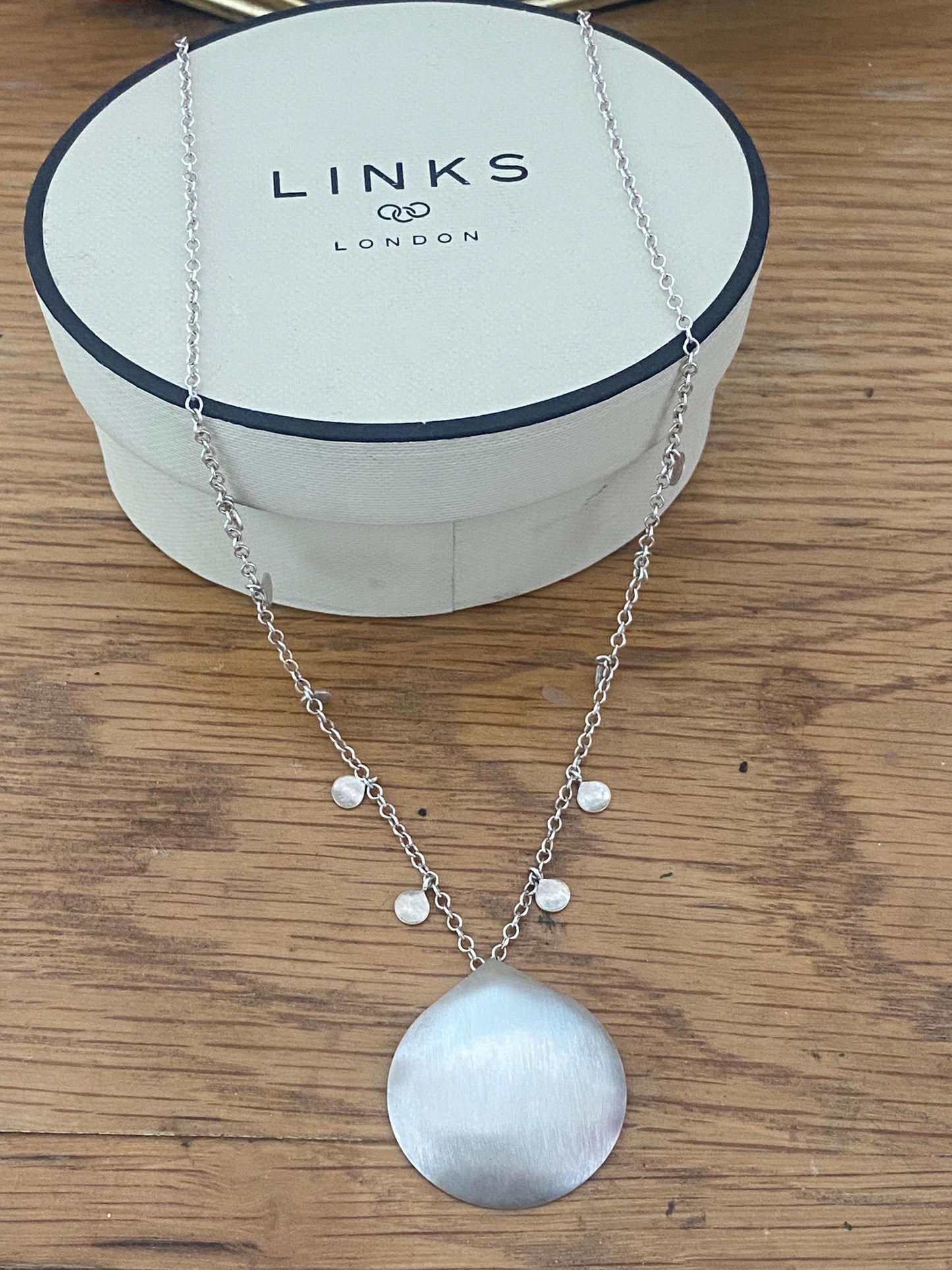 Beautiful rare LINKS OF LONDON moon Charm necklace, sterling silver