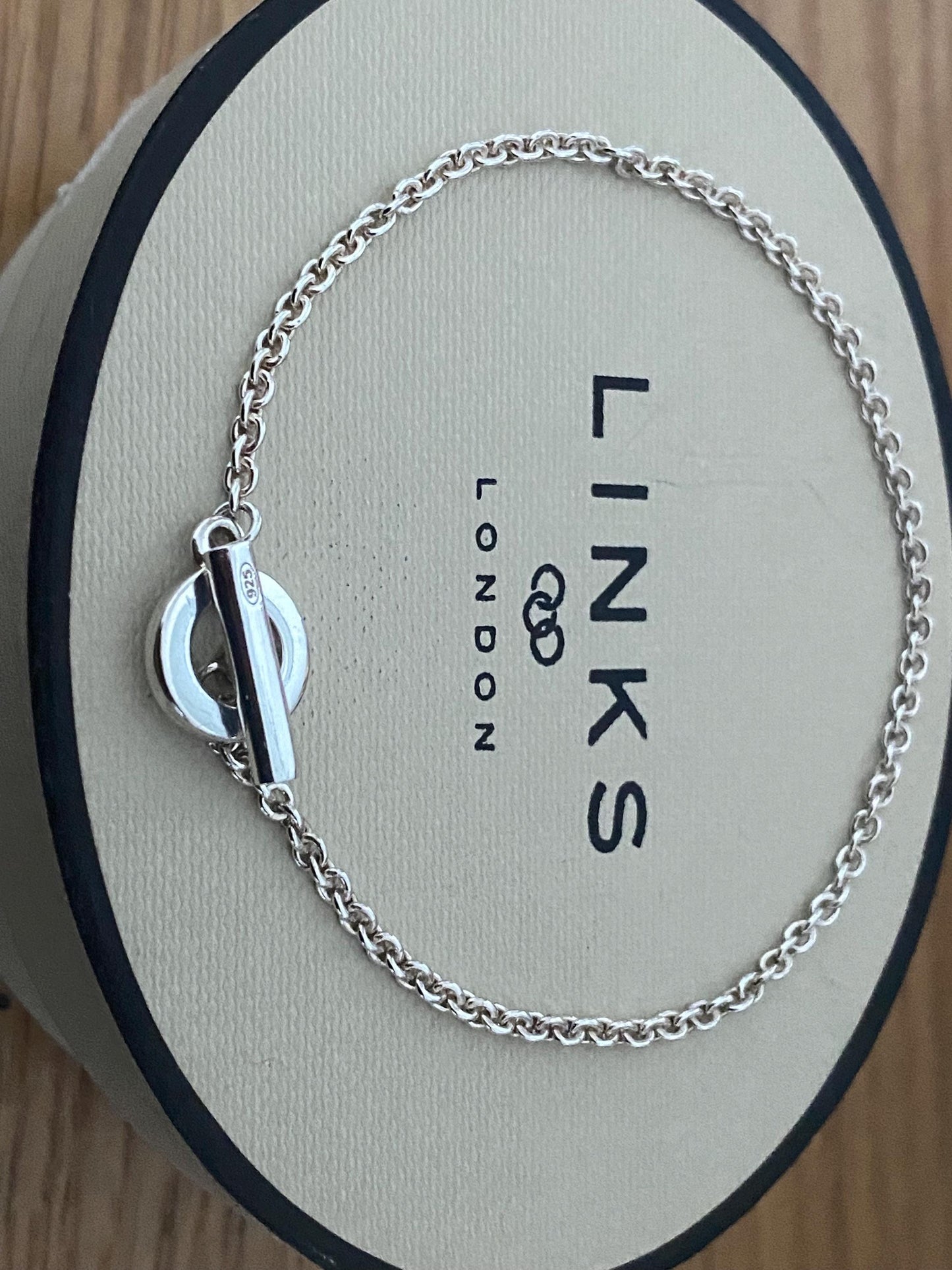 Elegant vintage and rare links of London toggle bracelet 7.25”, genuine, with box