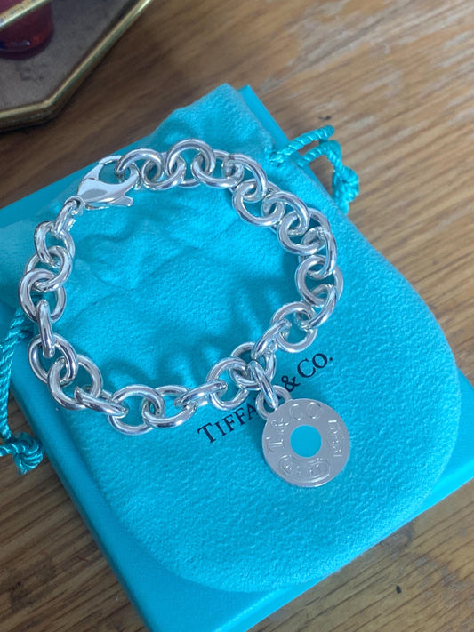 Genuine Like new Return to Tiffany & Co. Blue Enamel circle Tag Charm sterling Silver Bracelet, Assay Hallmarked!