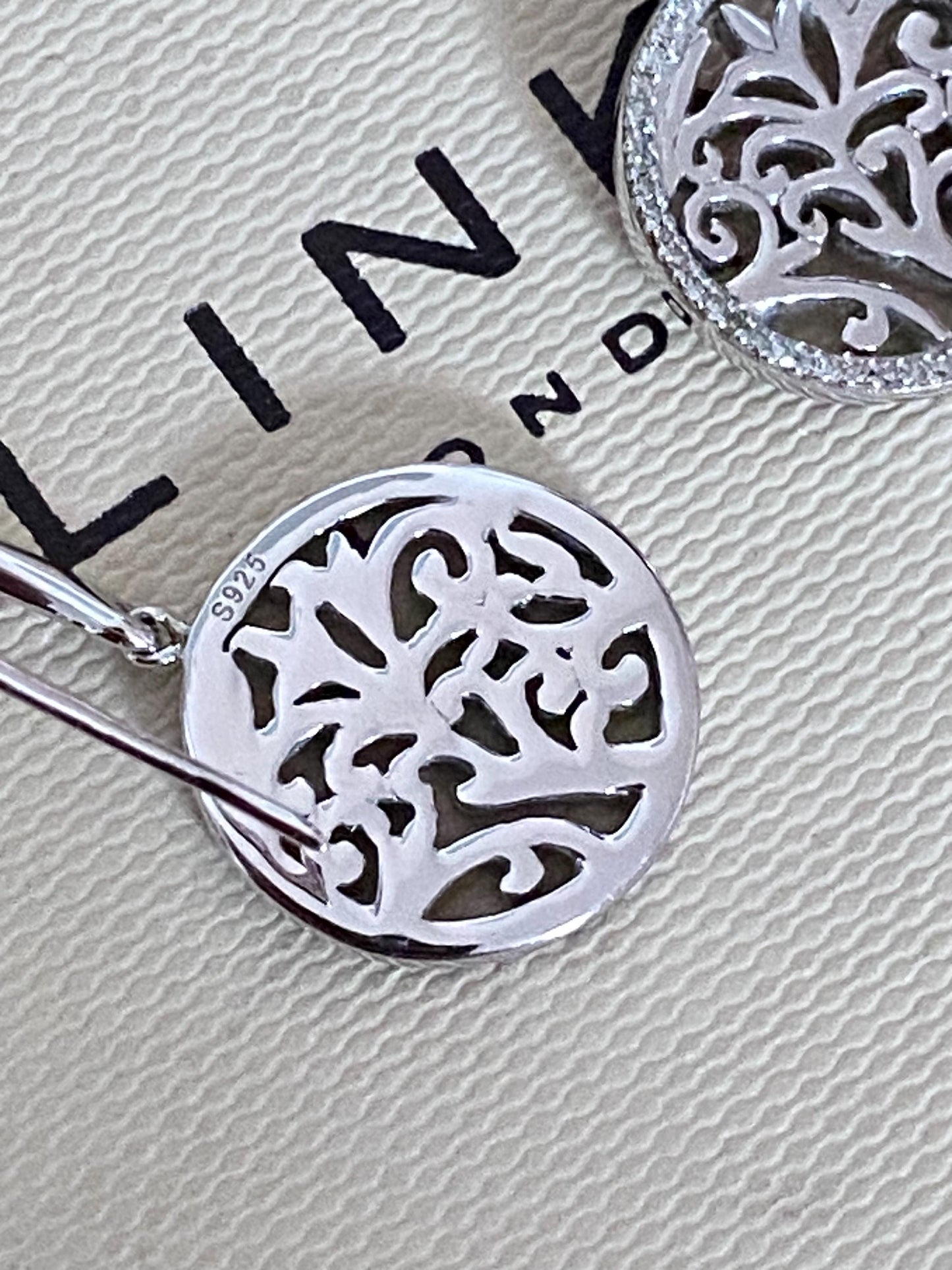 Beautiful LINKS OF LONDON Timeless Sterling Silver filigree diamanté circle drop Earrings with box