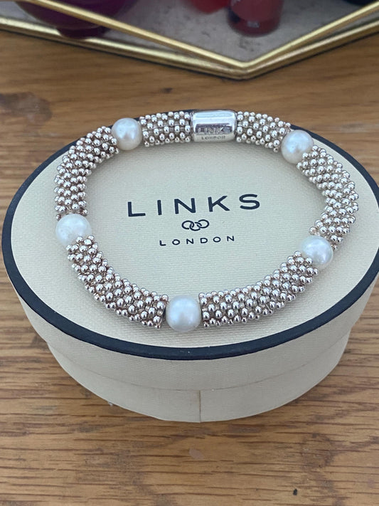 Beautiful Effervescent Star Stretchy Links of London Sterling Silver Sweetie Bracelet with pearls, size medium