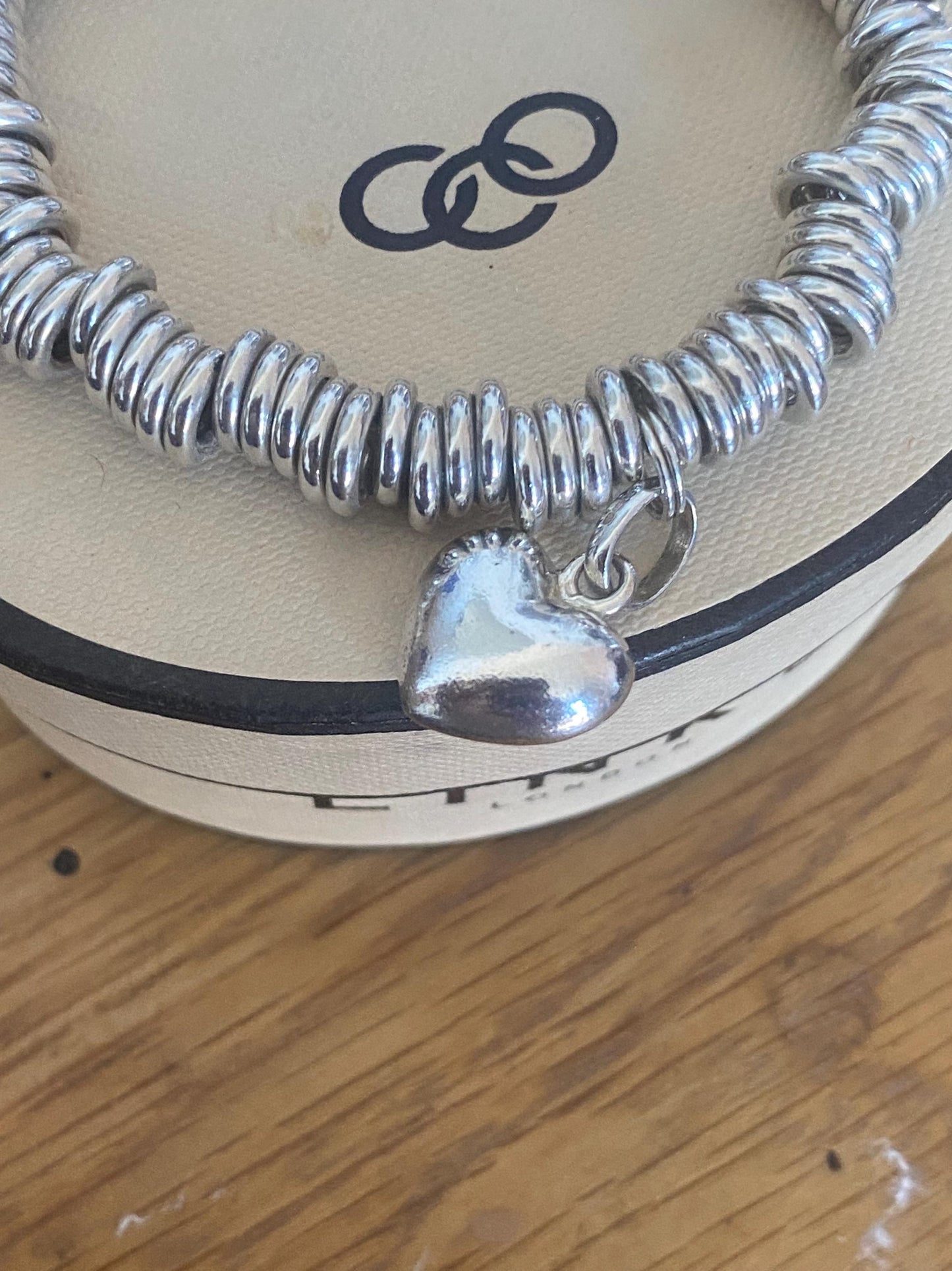 Lovely Links of London vintage rare sweetie bracelet with three beautiful charms, sterling silver, size medium